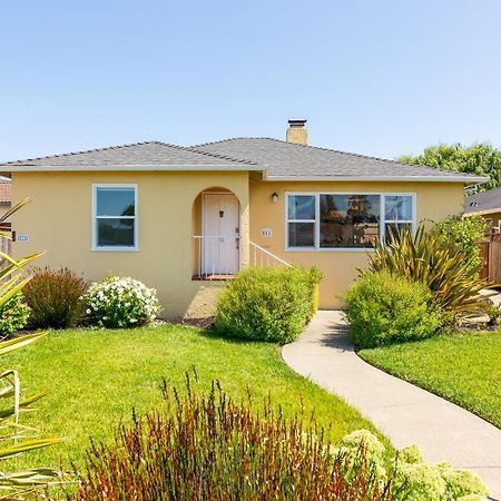 Spacious Renovated Petaluma Home- Pool Table, Fire Pit, Parking Luaran gambar