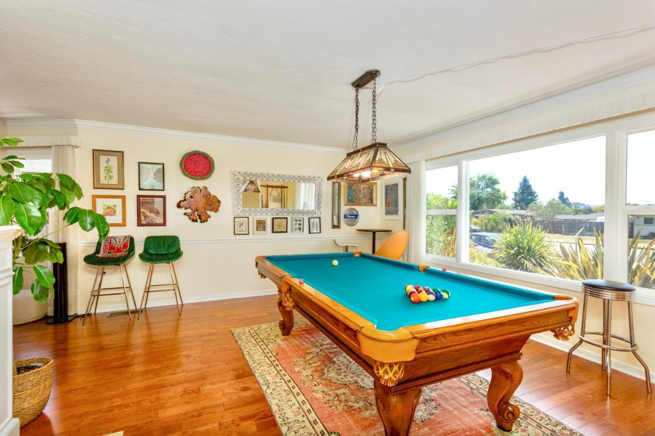 Spacious Renovated Petaluma Home- Pool Table, Fire Pit, Parking Luaran gambar